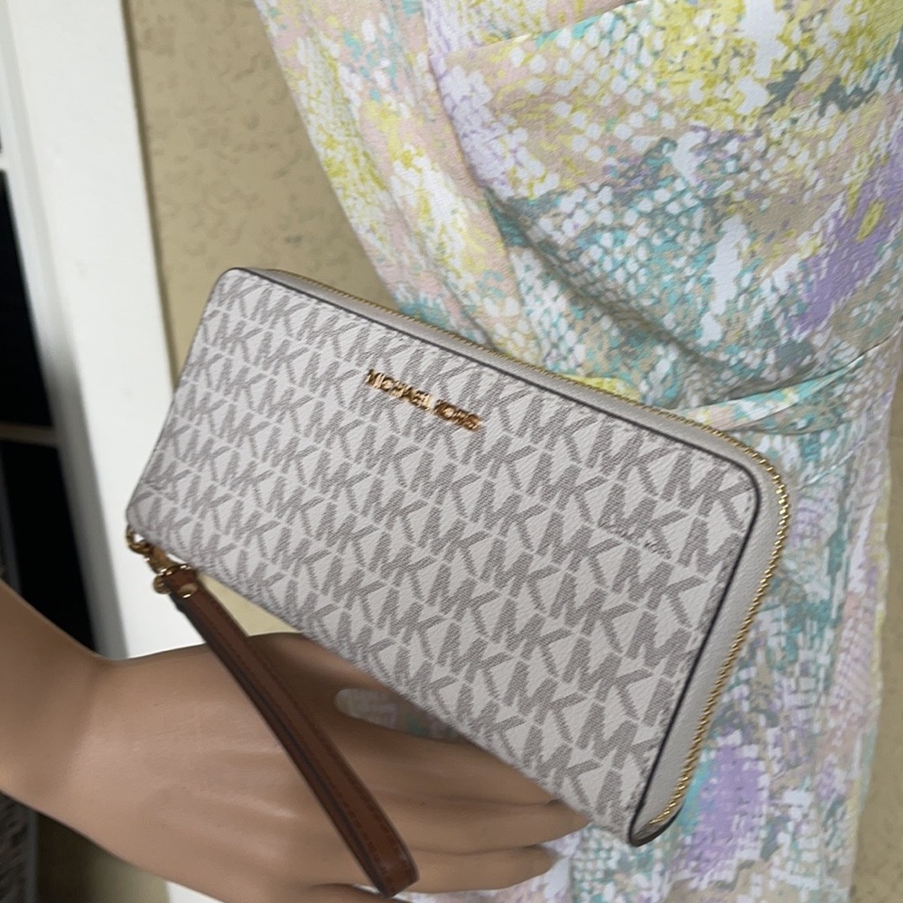 Michael Kors Jet Set Travel Large Travel CONTINENTAL Wristlet-Wallet - Picture 3 of 16